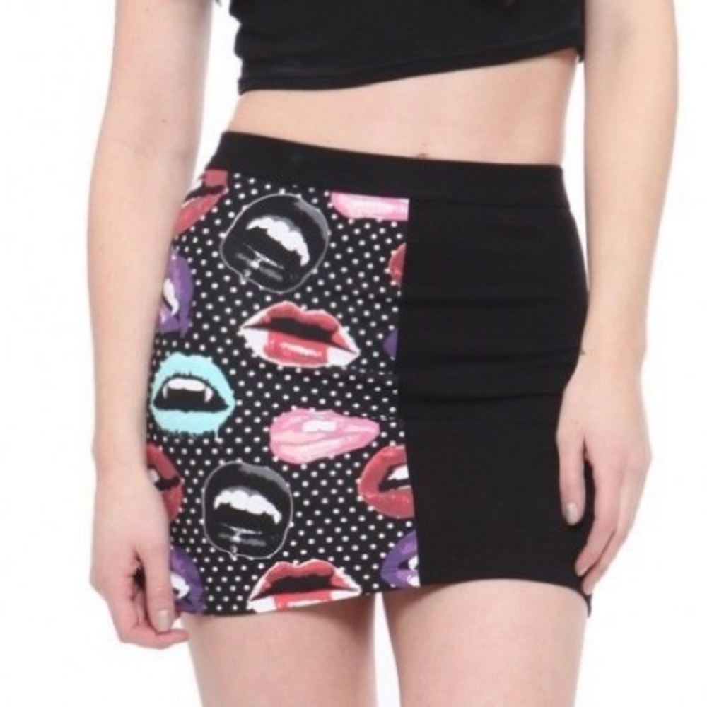 TOO FAST MISFIT MINI LIPS LADIES SKIRT